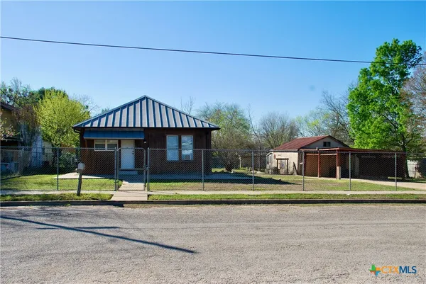 $189,900 | 125 West Wallace Street, Gonzales, TX 78629