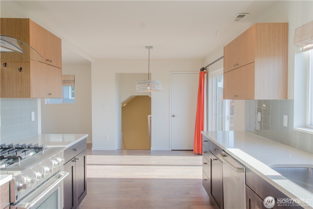 4827 42nd Avenue Southwest, Unit A Seattle, WA 98116 - Photo 10 of 17