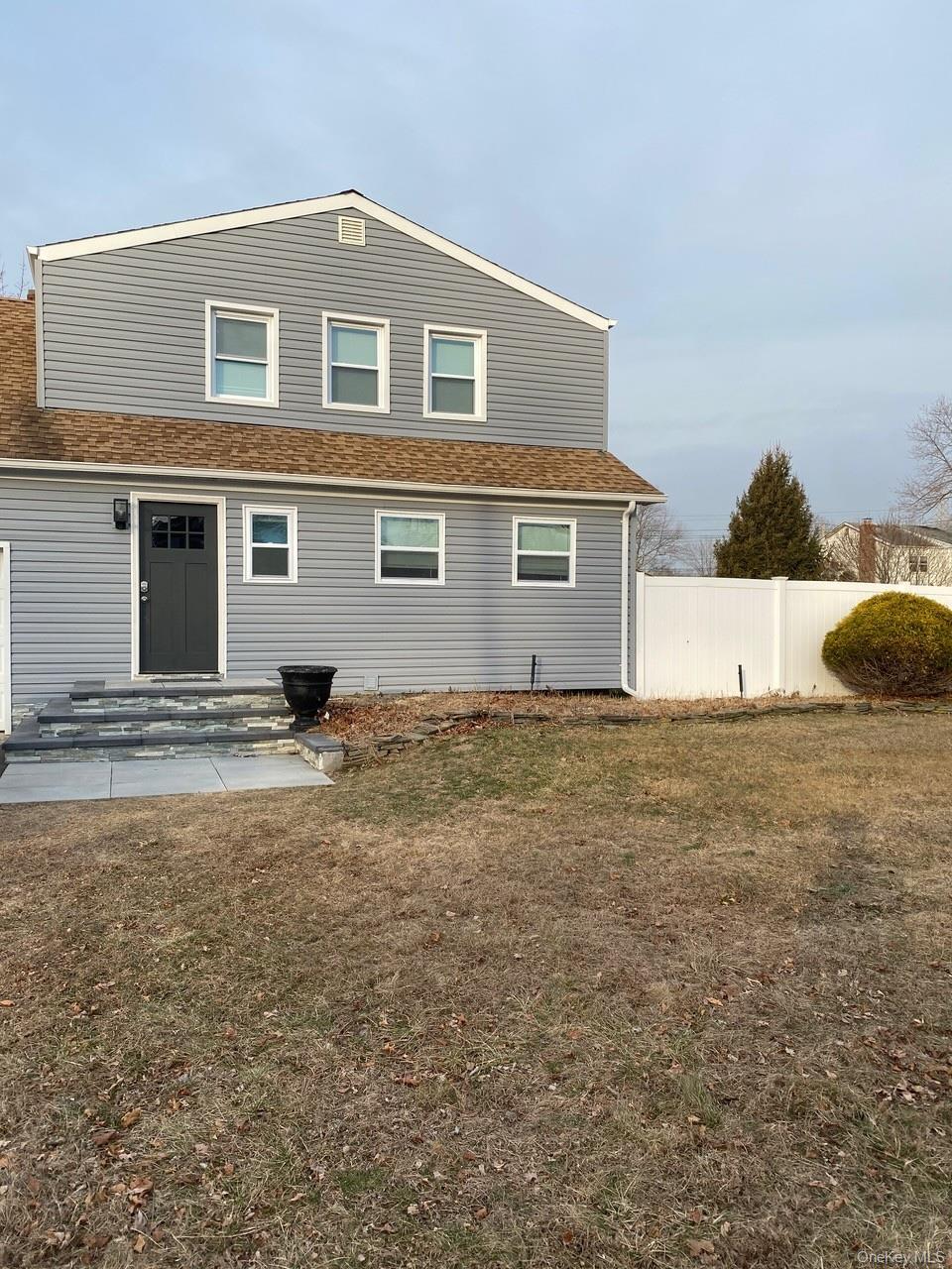 36 Oneida Avenue Centereach, NY 11720 - Photo 1 of 27