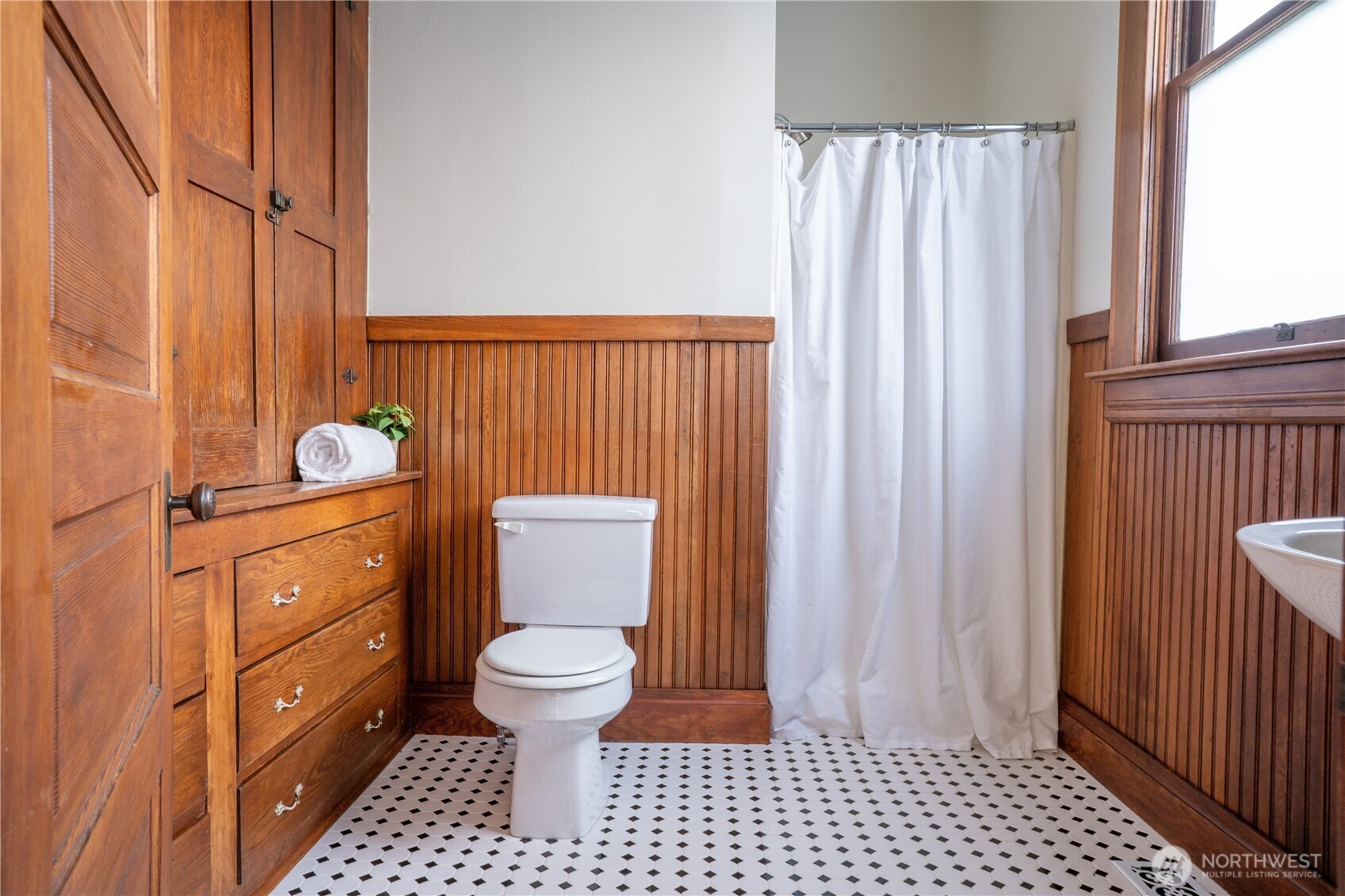 1371 West Axton Road Ferndale, WA 98248 - Photo 17 of 40 a bathroom with a toilet a sink and a window