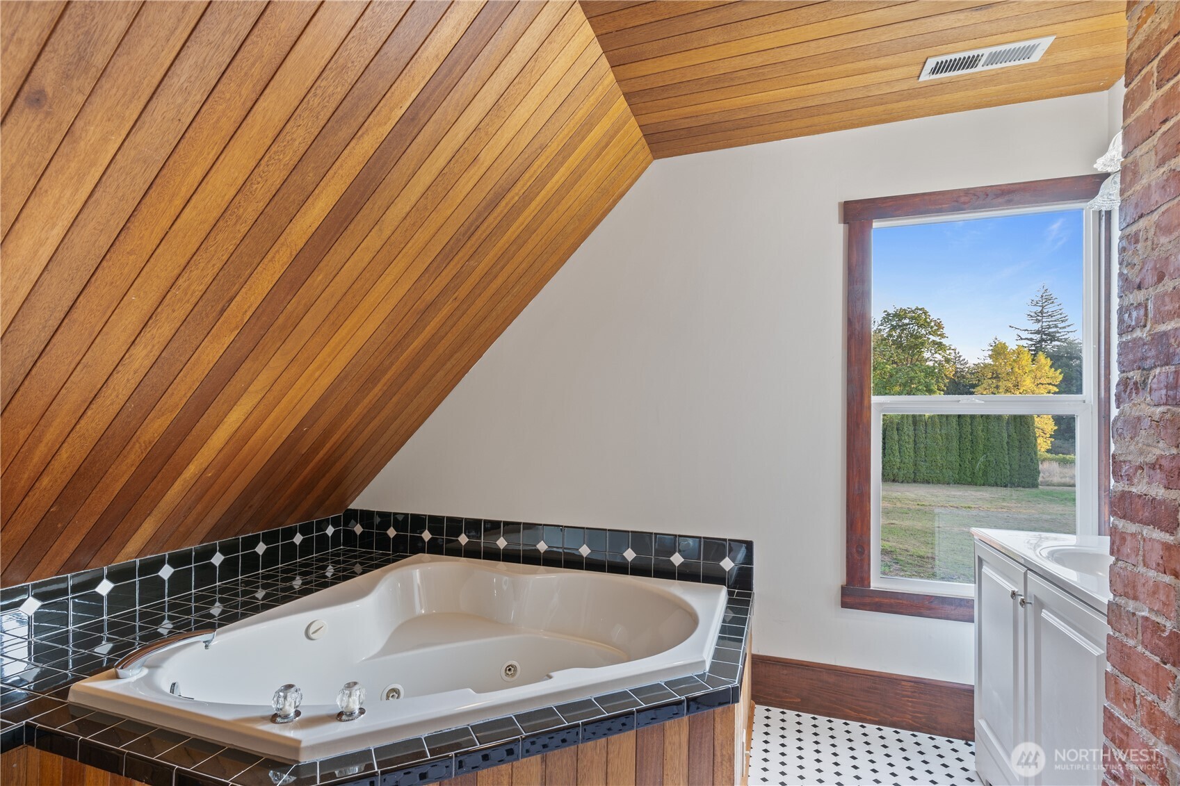 1371 West Axton Road Ferndale, WA 98248 - Photo 31 of 40 a bathroom with a tub and shower