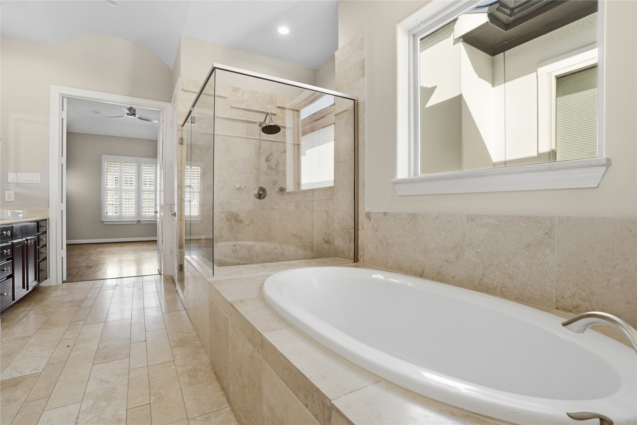 2843 Rusk Street Houston, TX 77003 - Photo 25 of 32 primary bathroom on 3rd floor