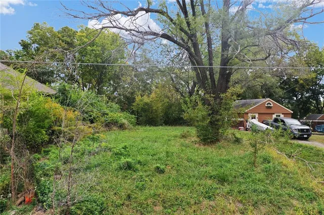 $15,000 | 405 South Vassar Avenue, Independence, MO 64054