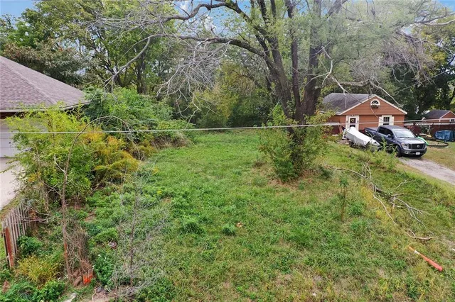 $15,000 | 405 South Vassar Avenue, Independence, MO 64054