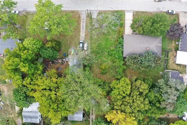 $15,000 | 405 South Vassar Avenue, Independence, MO 64054