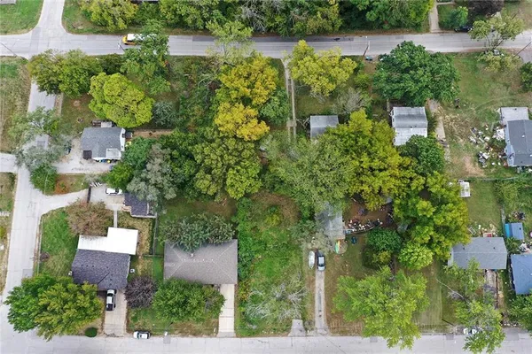 $15,000 | 405 South Vassar Avenue, Independence, MO 64054