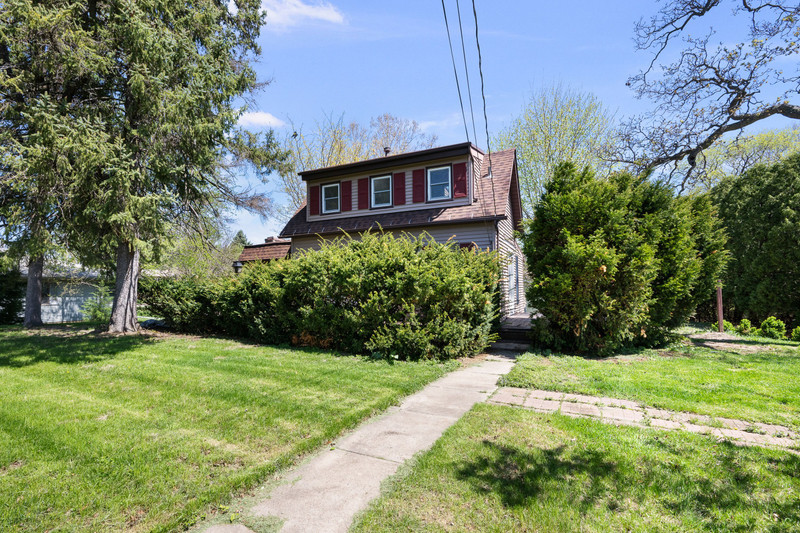 2416 7th Street Moline, IL 61265 - Photo 5 of 27 a view of a house with a yard