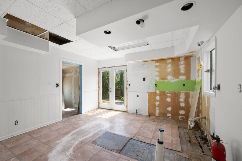 2416 7th Street Moline, IL 61265 - Photo 8 of 27 a view of an entryway