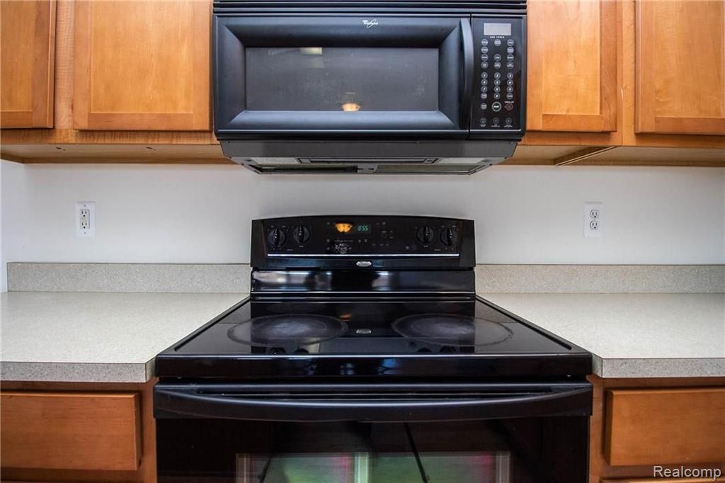 11794 Farmington Road, Unit 90 Livonia, MI 48150 - Photo 8 of 31