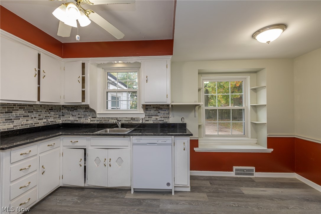 3919 Faversham Road Cleveland, OH 44118 - Photo 3 of 32