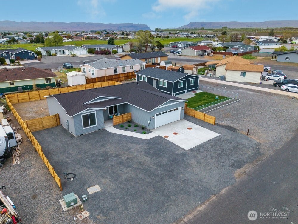 334 Spring Circle Mattawa, WA 99349 - Photo 35 of 40 an aerial view of residential houses with outdoor space
