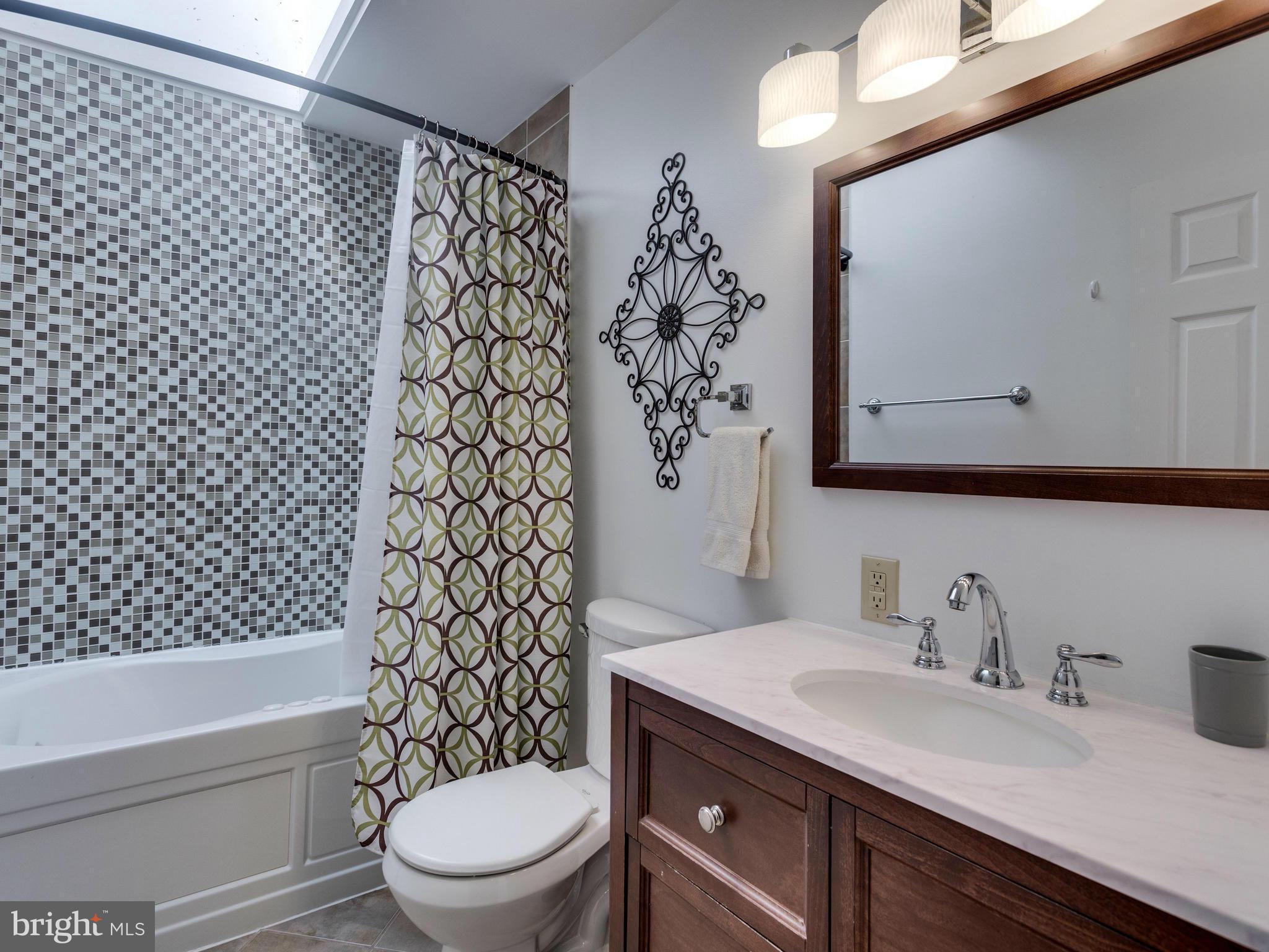 308 16th Street Northeast Washington, DC 20002 - Photo 15 of 30 Bath (Master)
