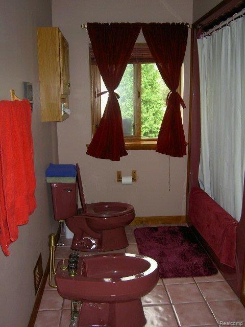 6565 Oakville Waltz Road Carleton, MI 48117 - Photo 10 of 25 Master bath