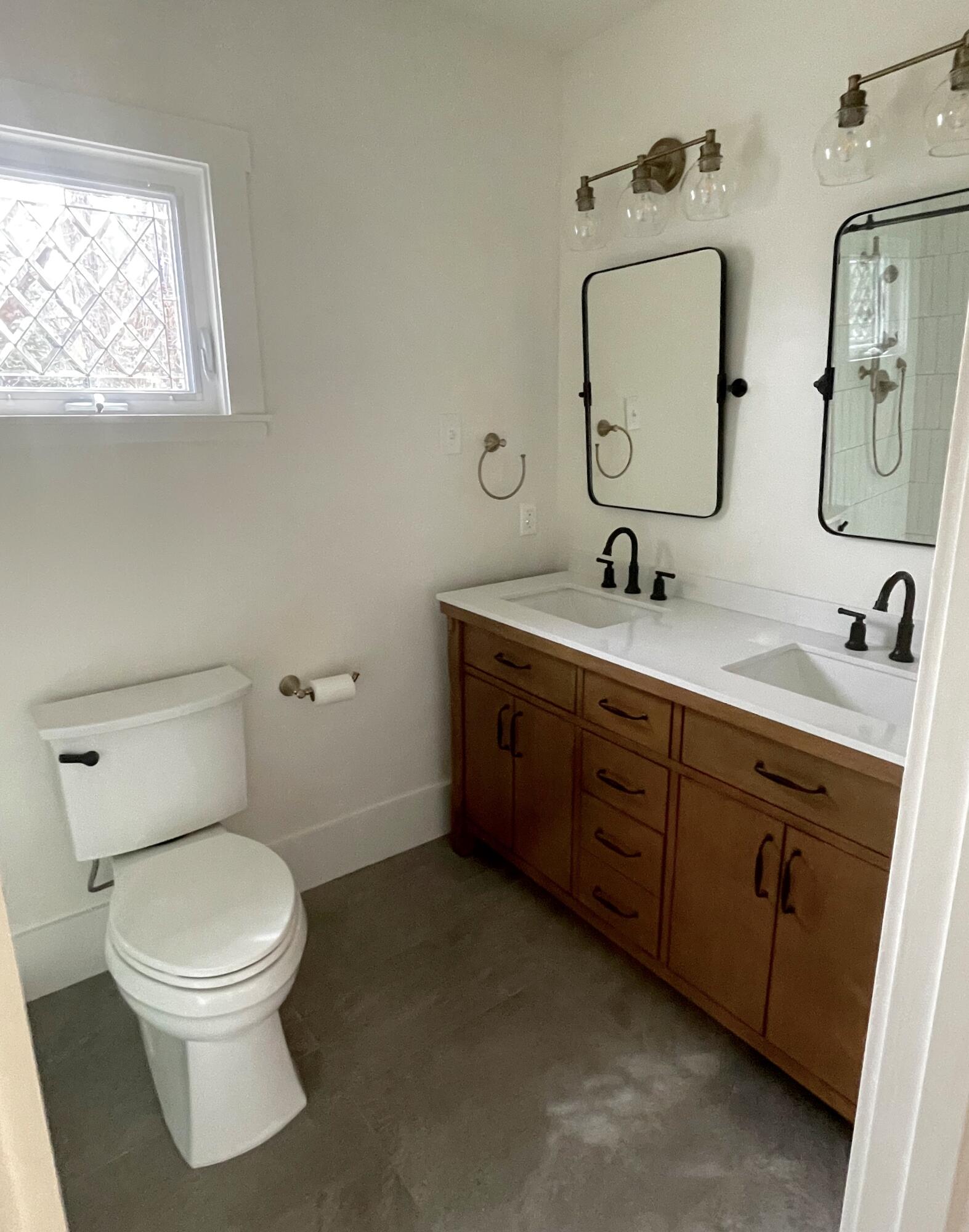 455 Applegate Street Jacksonville, OR 97530 - Photo 12 of 20 IMG_3535