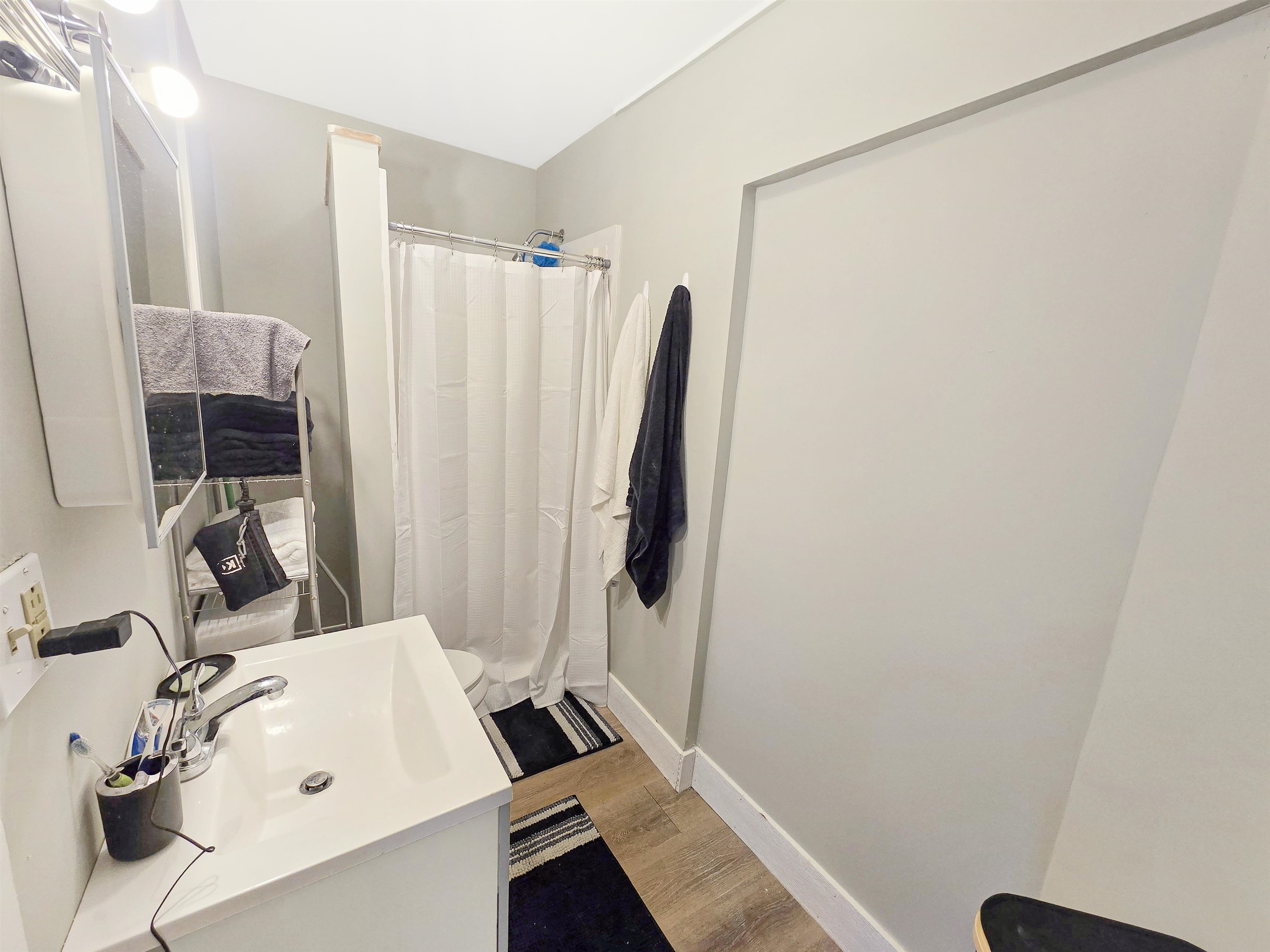 52 Chestnut Avenue Rutland, VT 05701 - Photo 3 of 34