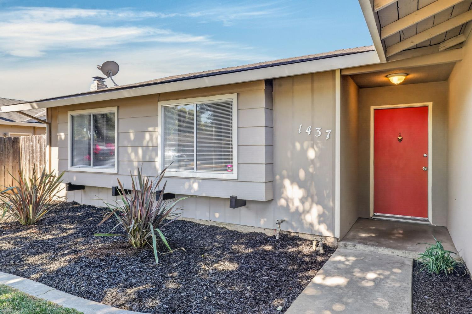 1437 Entrada Way Modesto, CA 95355 - Photo 12 of 51