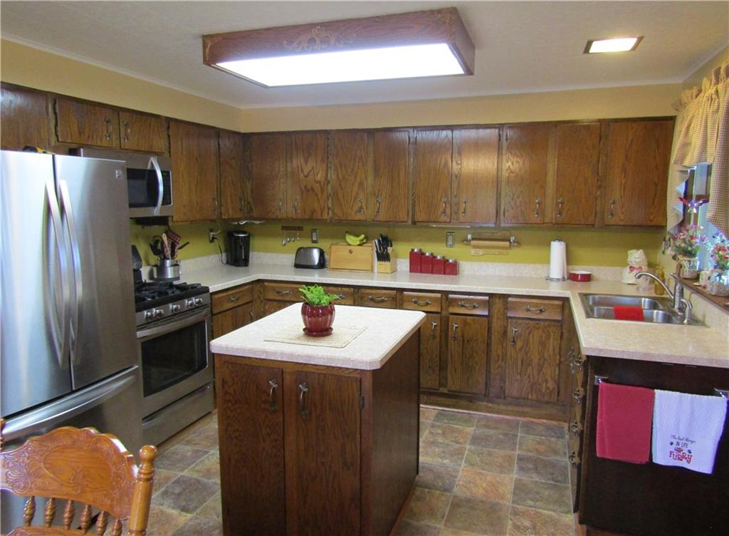 205 Johnetta Road Vandergrift, PA 15690 - Photo 8 of 25