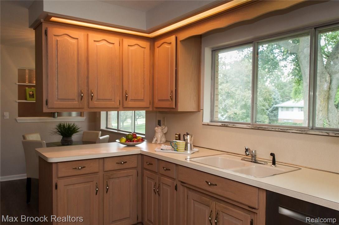 920 South Reading Road Bloomfield Hills, MI 48304 - Photo 10 of 32 042DSC_1561.jpg