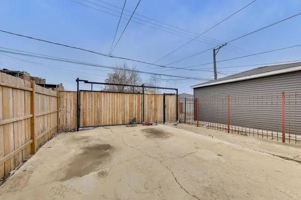 $375,000 | 4820 West Washington Boulevard, Chicago, IL 60644