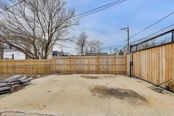 $375,000 | 4820 West Washington Boulevard, Chicago, IL 60644