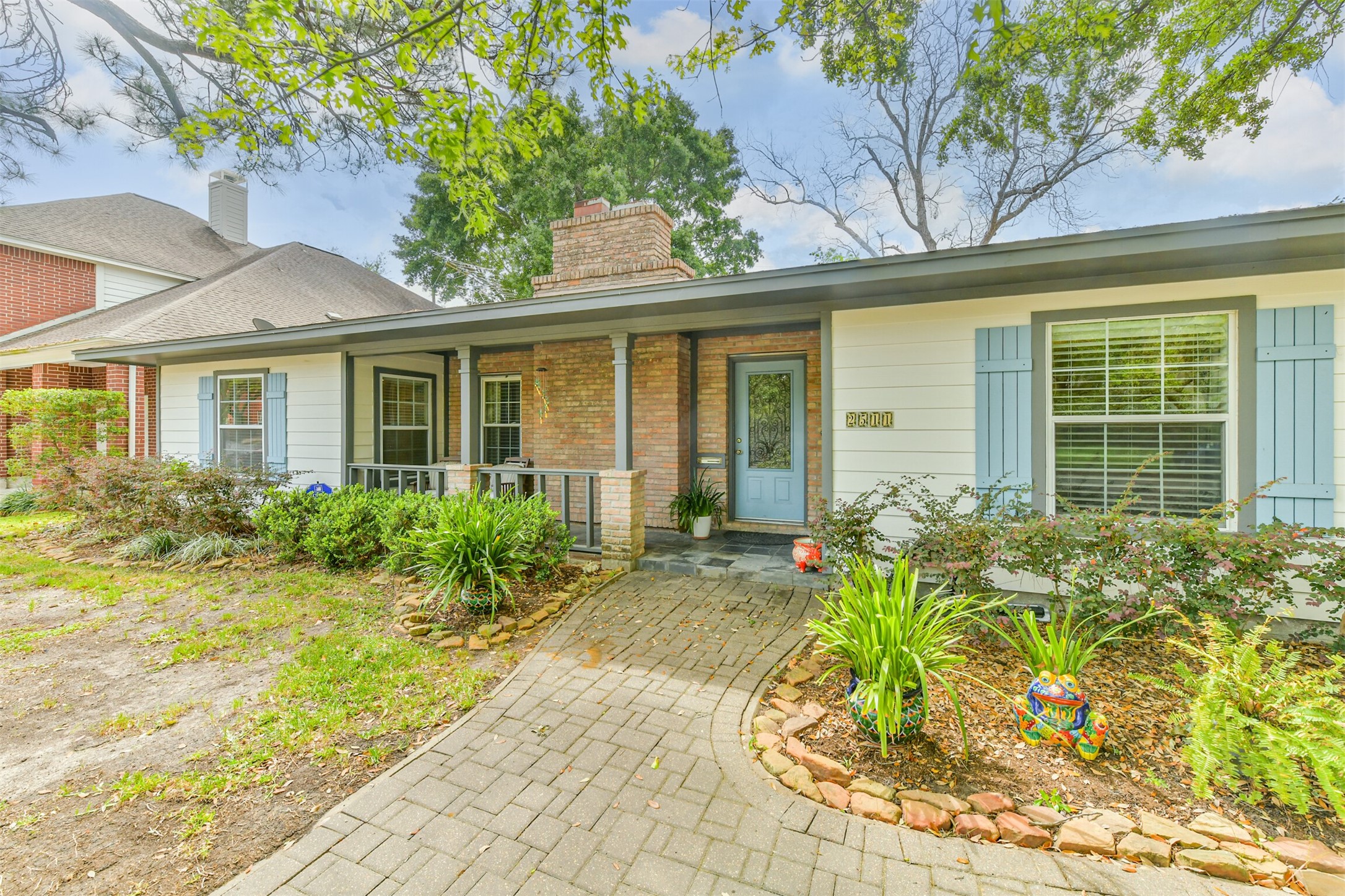 2511 Watts St - Ideally located just minutes from Rice Village, the Texas Medical Center, and Downtown, this beautifully updated home offers the perfect blend of convenience and comfort.