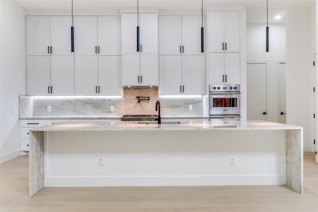 4218 Bonham Street Dallas, TX 75229 - Photo 11 of 34