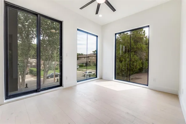 a view of room with window and ceiling fan