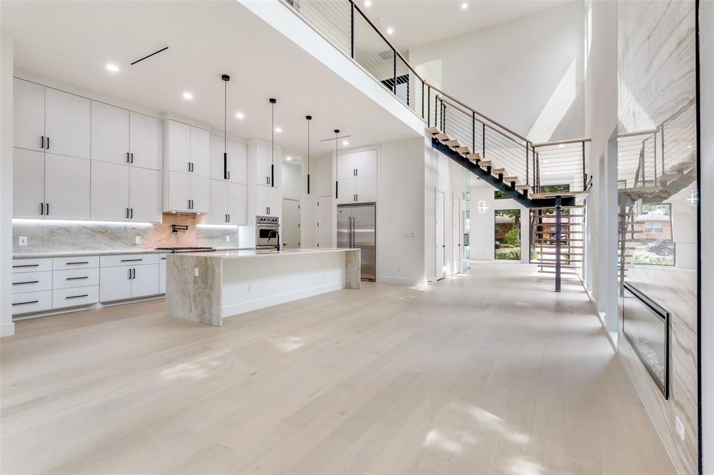 4218 Bonham Street Dallas, TX 75229 - Photo 4 of 34