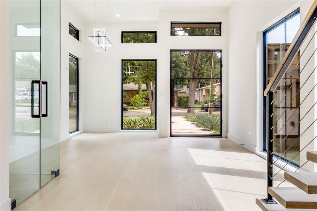 4218 Bonham Street Dallas, TX 75229 - Photo 7 of 34