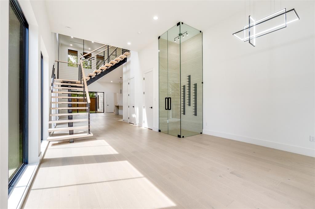 4218 Bonham Street Dallas, TX 75229 - Photo 9 of 34