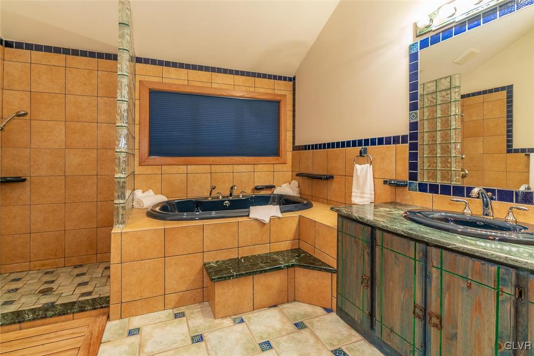 5275 Chestnut Hill Road Center Valley, PA 18034 - Photo 23 of 34 Master Bath