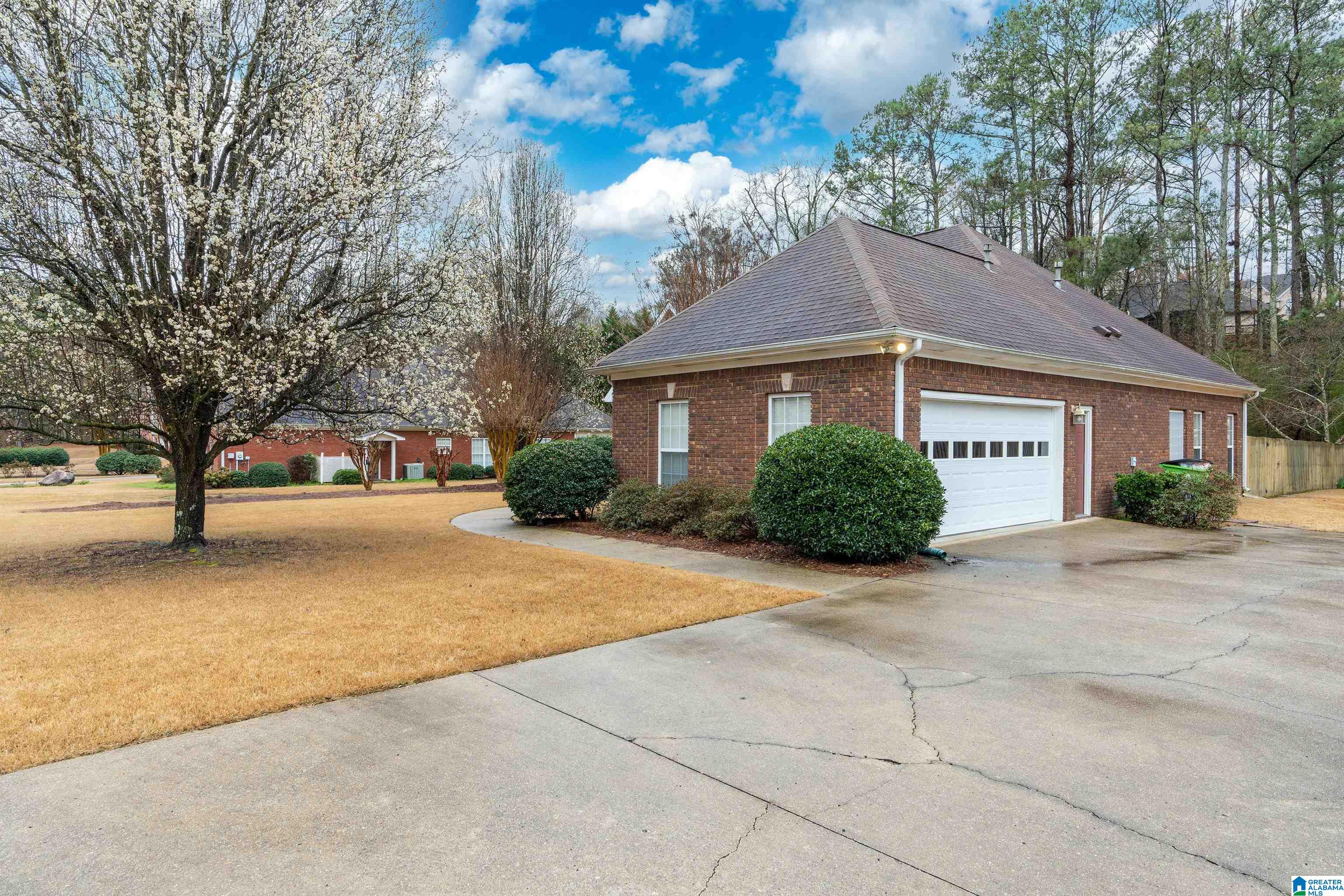 139 Meadow Brook Springville, AL 35146 - Photo 4 of 32