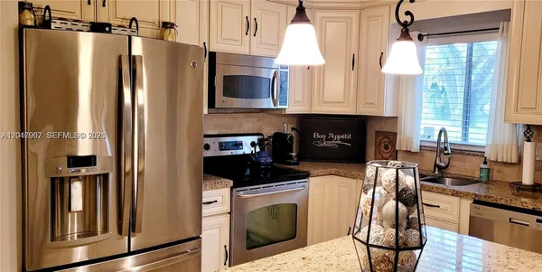 $3,300 | 3300 Atlanta Street, Unit 15C, Hollywood, FL 33021