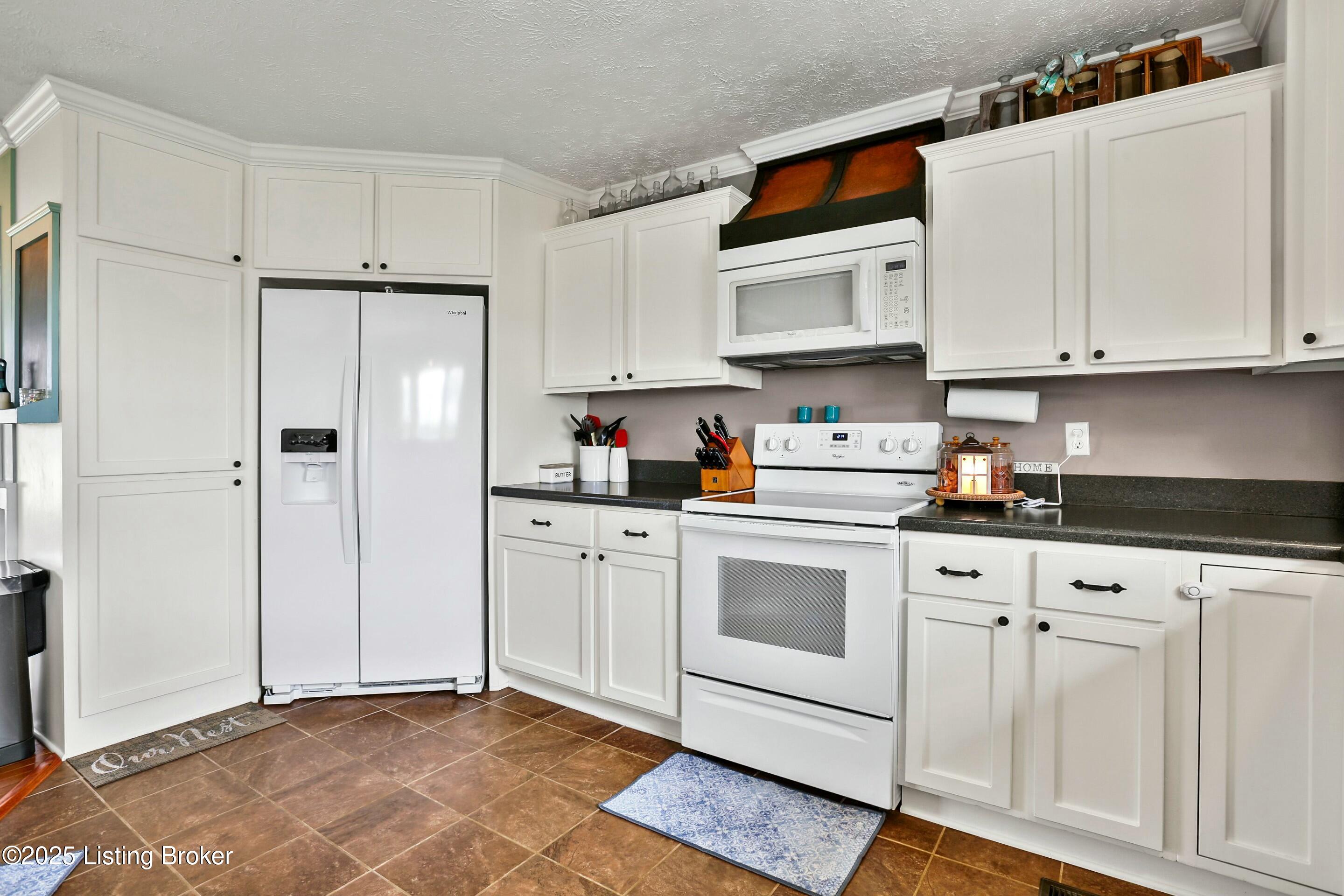 180 Cummins Ferry Road Salvisa, KY 40372 - Photo 12 of 29 Kitchen