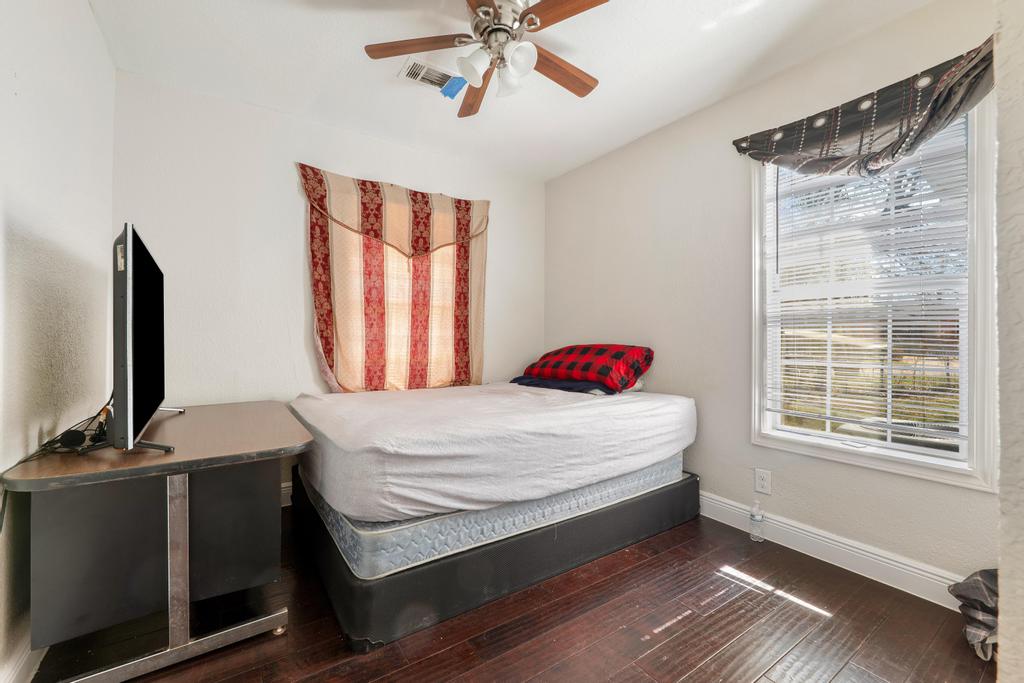 5309 Prock Lane Austin, TX 78721 - Photo 21 of 22 a bedroom with a bed and a flat screen tv