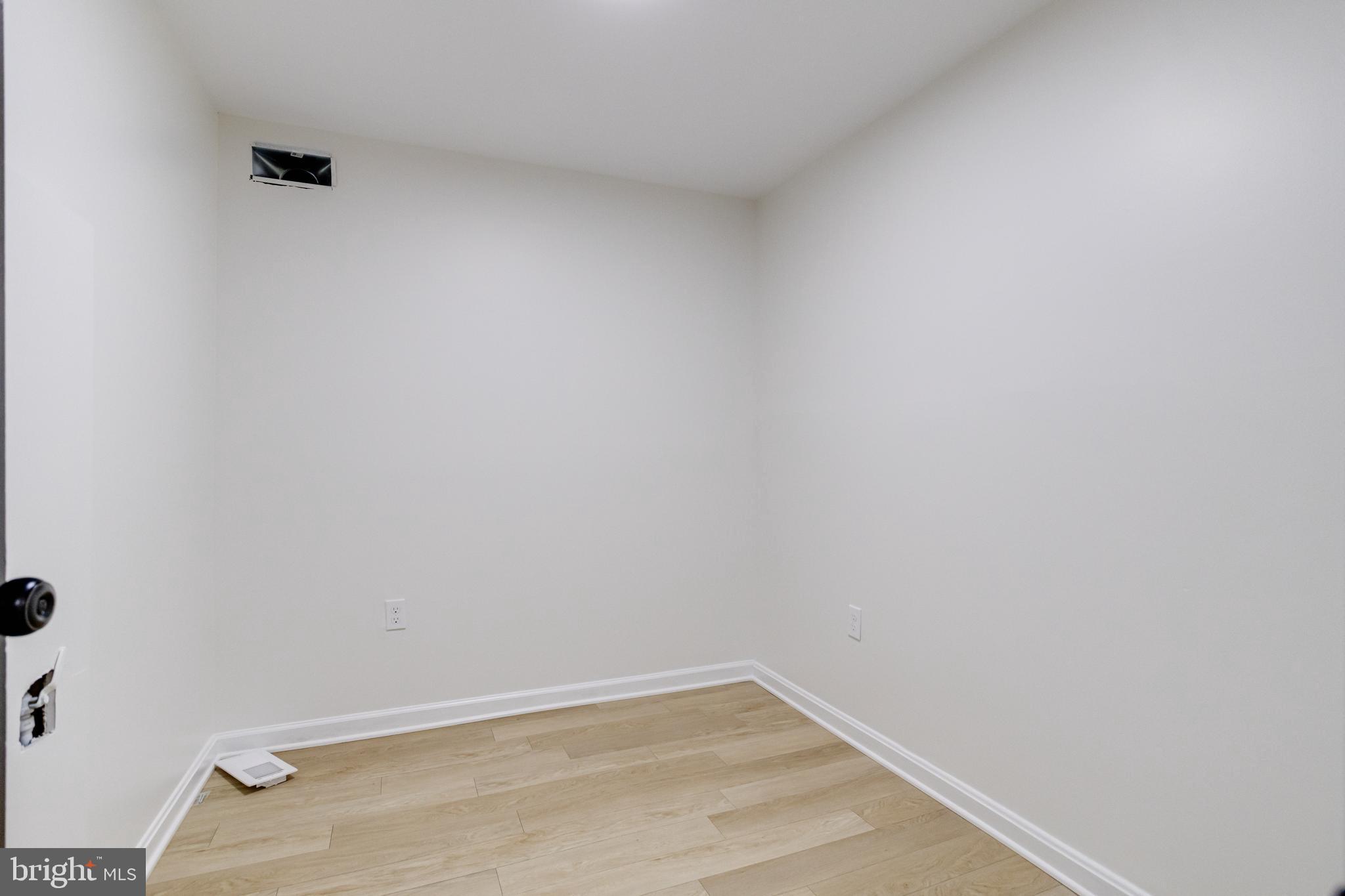271 Whitaker Road Pasadena, MD 21122 - Photo 29 of 36 Gallery Image 29