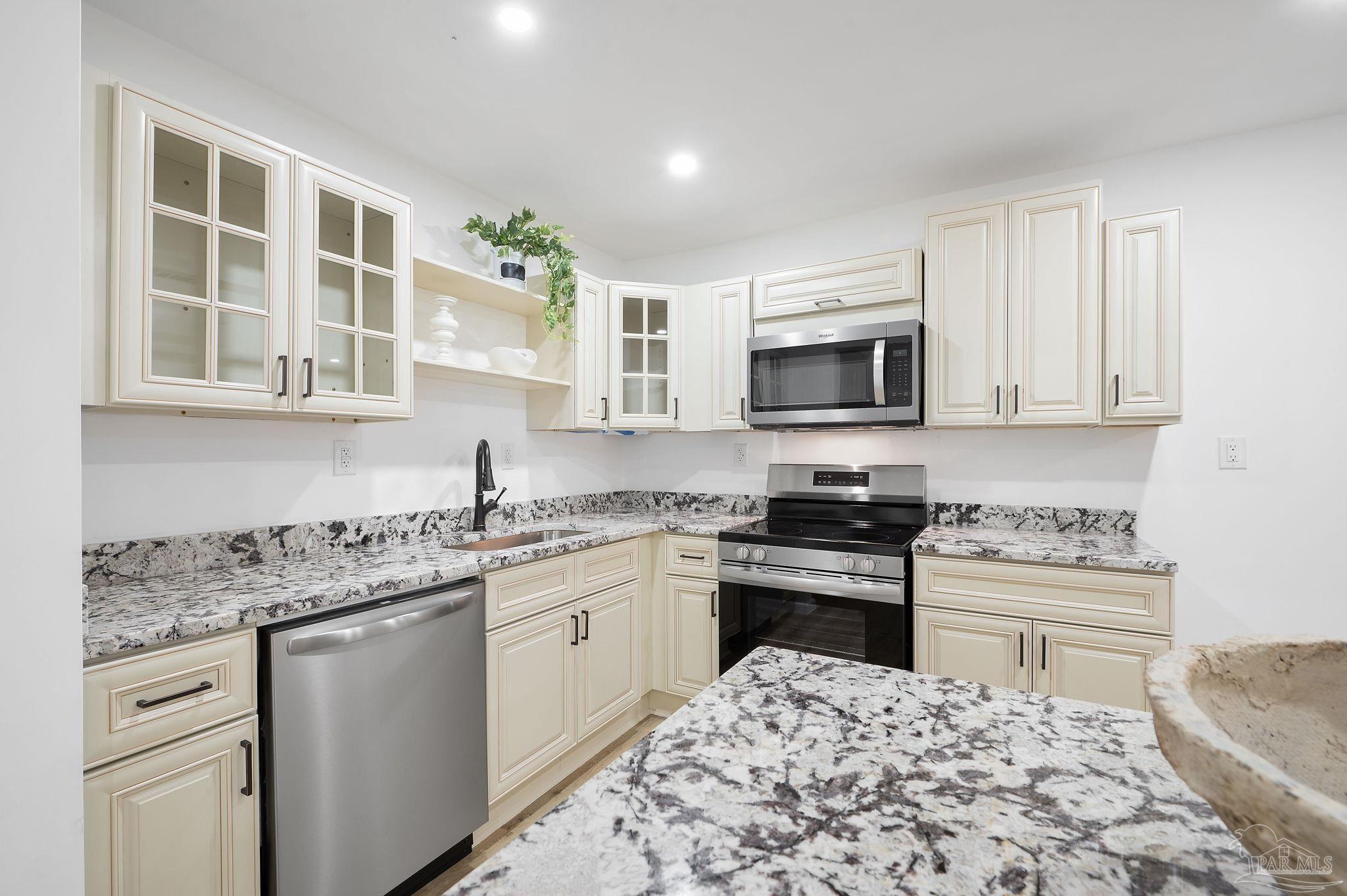 114 Rue Max Street Pensacola, FL 32507 - Photo 13 of 41