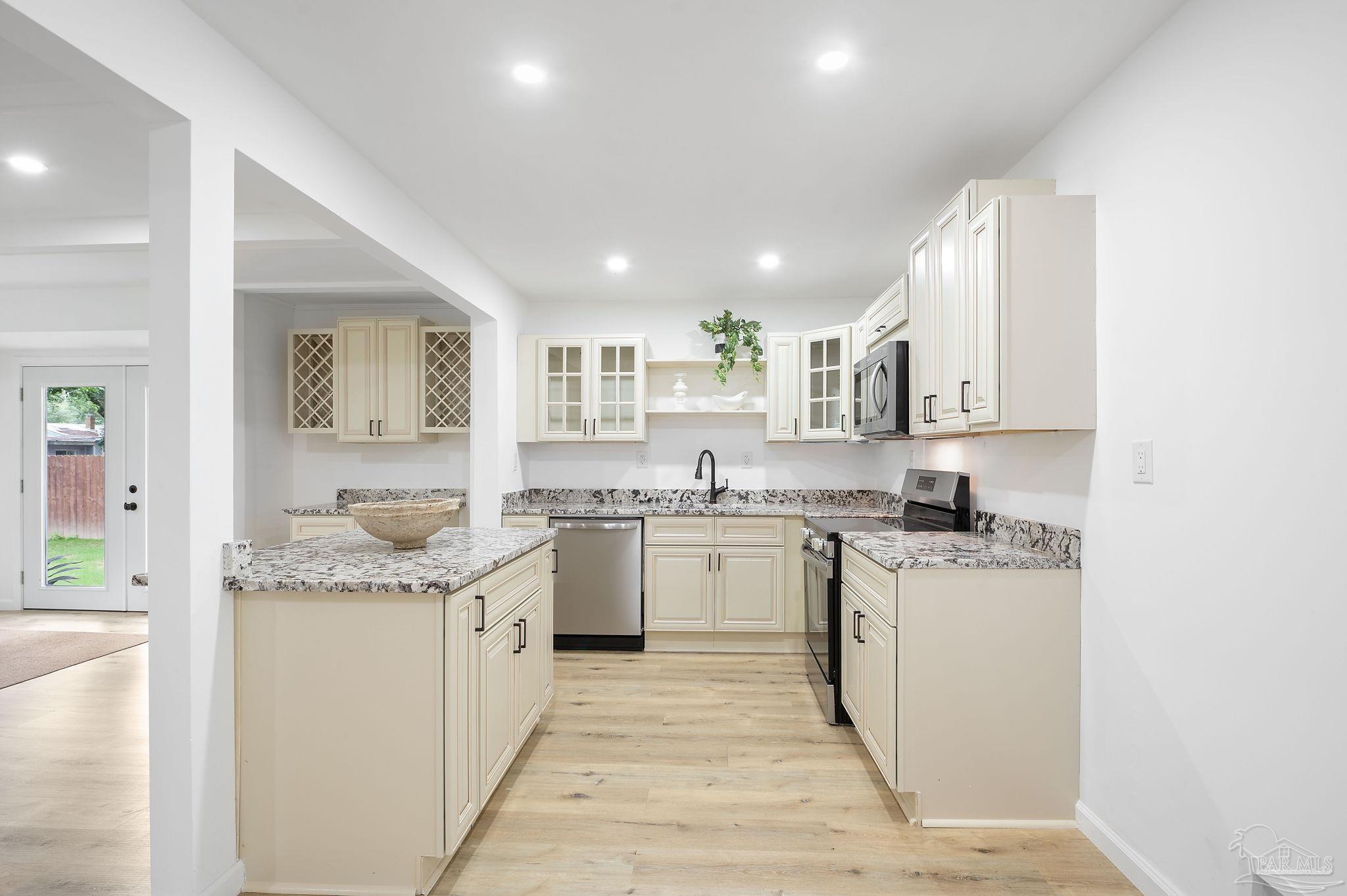 114 Rue Max Street Pensacola, FL 32507 - Photo 10 of 41