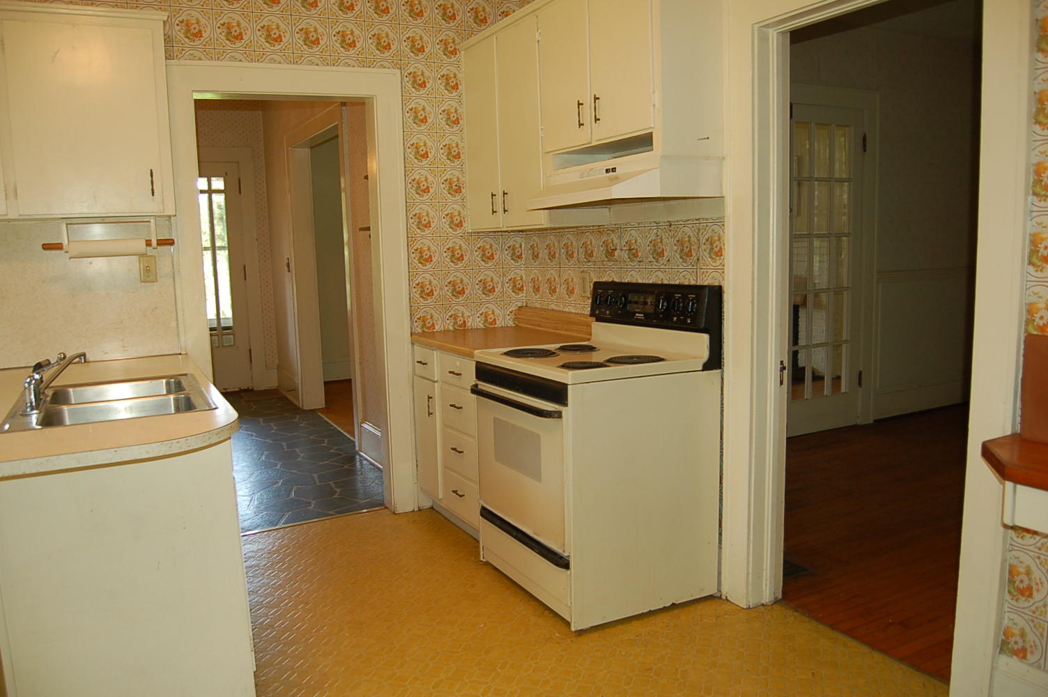 48 Fields Avenue Blue Ridge, VA 24064 - Photo 14 of 46 a kitchen with a stove and a refrigerator