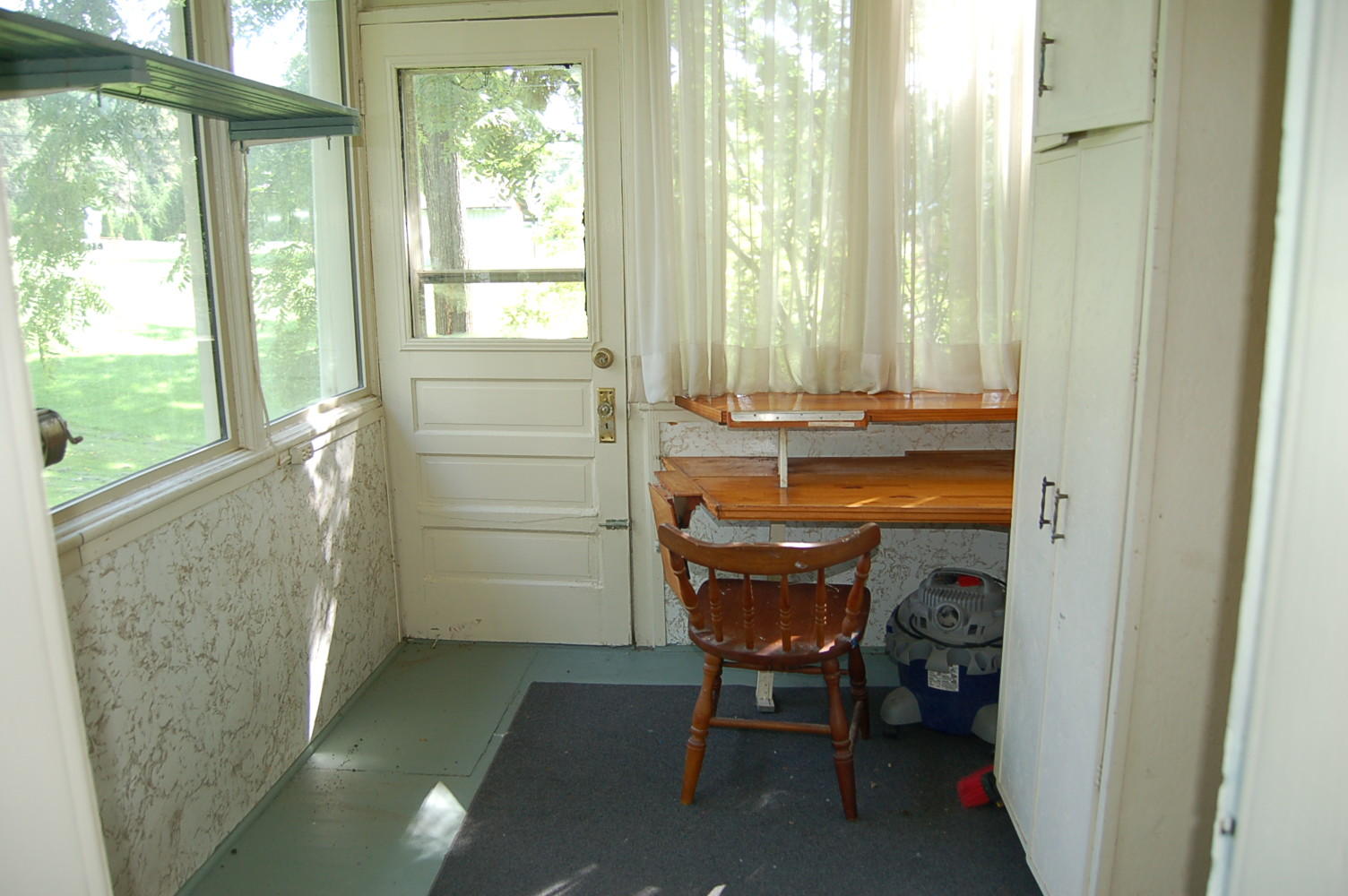 48 Fields Avenue Blue Ridge, VA 24064 - Photo 36 of 46 a room with table and chair