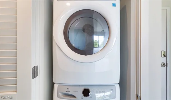 a close up view of a washer and dryer