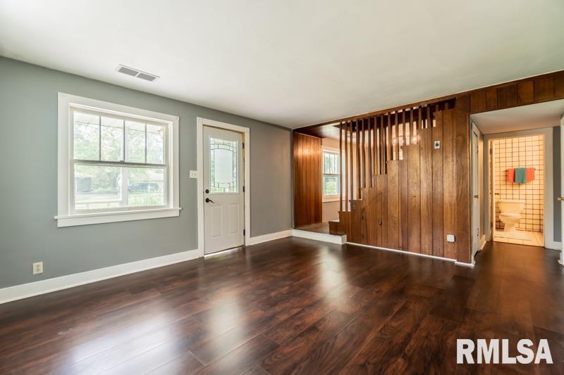 1429 East Resthaven Road Peoria, IL 61615 - Photo 5 of 37 Gallery Image 5