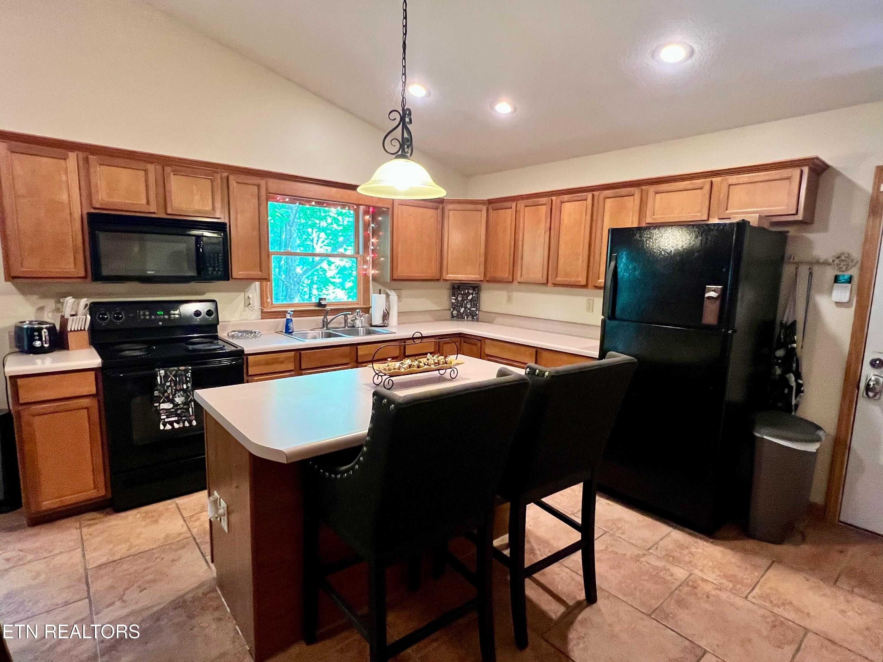 6814 Flats Road Tallassee, TN 37878 - Photo 4 of 22 Cabin Kitchen