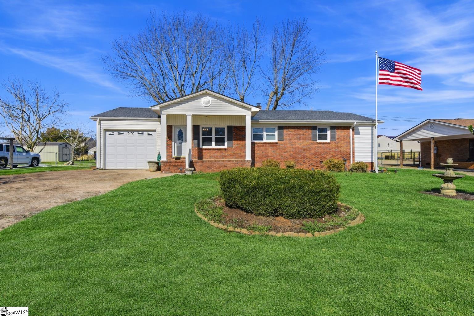 111 McDowell Drive Boiling Springs, SC 29316 - Photo 2 of 41