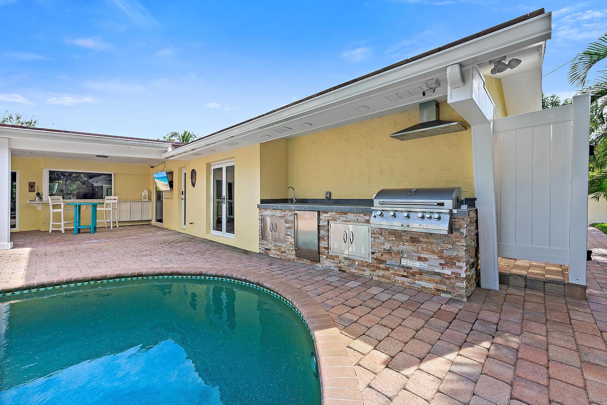 12821 Ellison Wilson Road North Palm Beach, FL 33408 - Photo 29 of 40 a patio with table and chairs