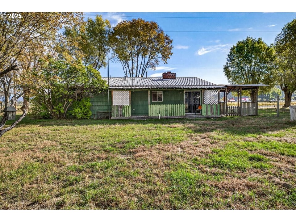 3464 Rimrock Acres Loop Prineville, OR 97754 - Photo 2 of 48 a front view of a house with a yard