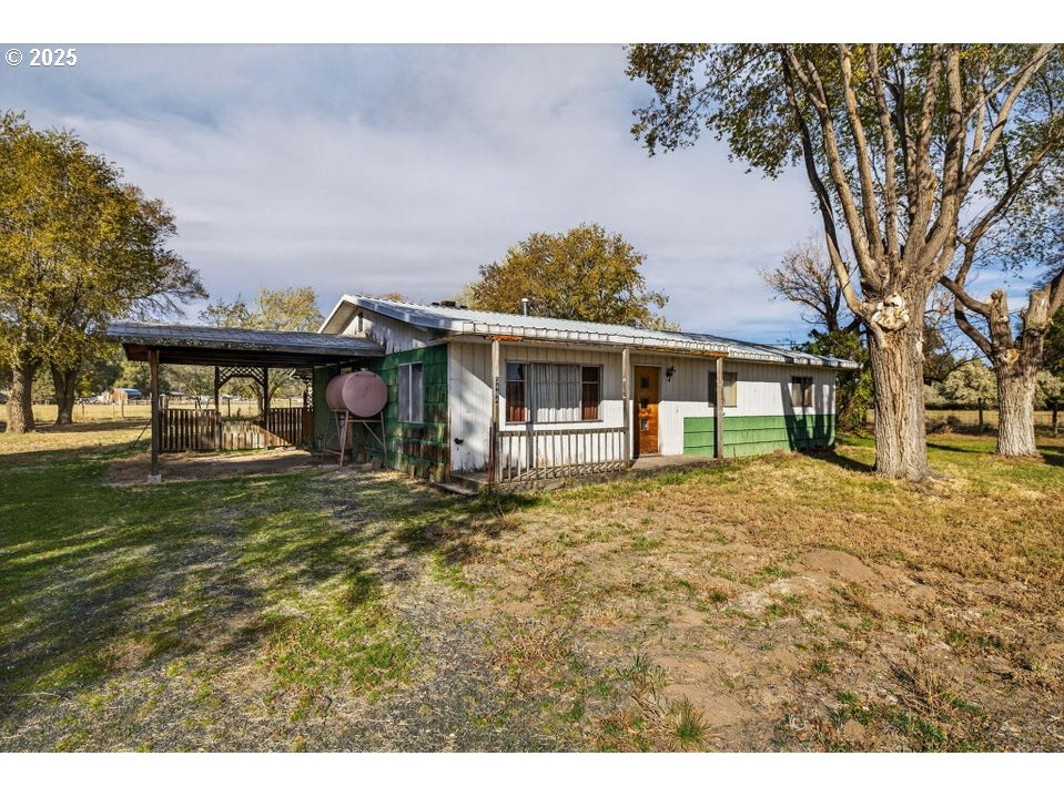 3464 Rimrock Acres Loop Prineville, OR 97754 - Photo 25 of 48 a front view of a house with a garden