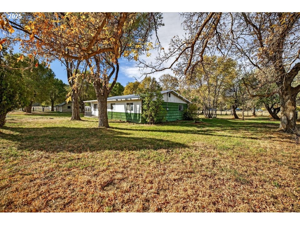 3464 Rimrock Acres Loop Prineville, OR 97754 - Photo 28 of 48 a view of road with large trees