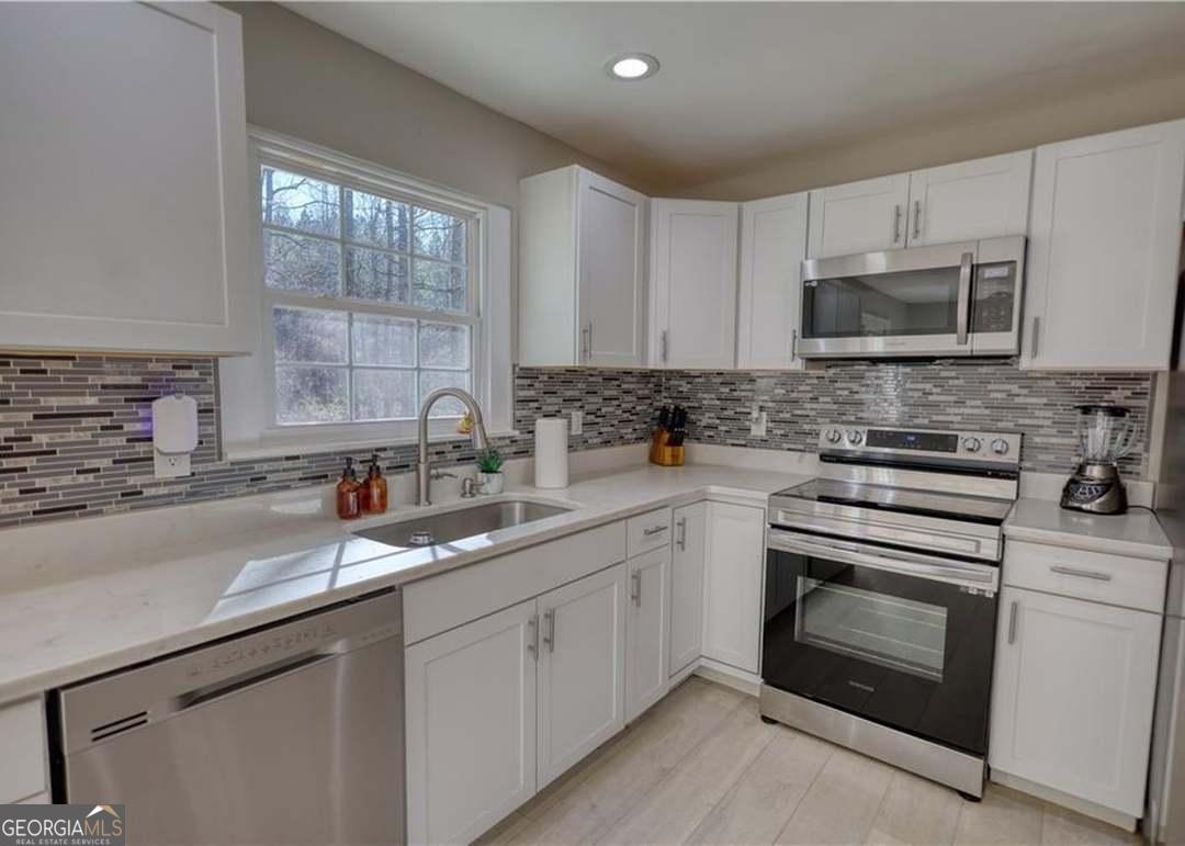 115 Holly Brook Road Southwest Atlanta, GA 30349 - Photo 7 of 16
