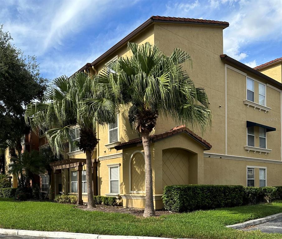 5124 Conroy Road, Unit 18 Orlando, FL 32811 - Photo 2 of 8 Gallery Image 2